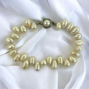 Gorgeous Vintage Pearl Bracelet